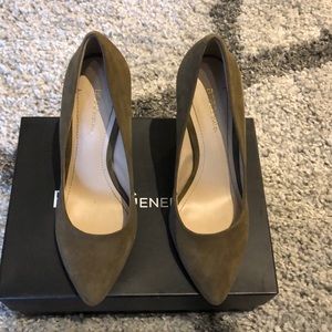 BCBG clarice pump